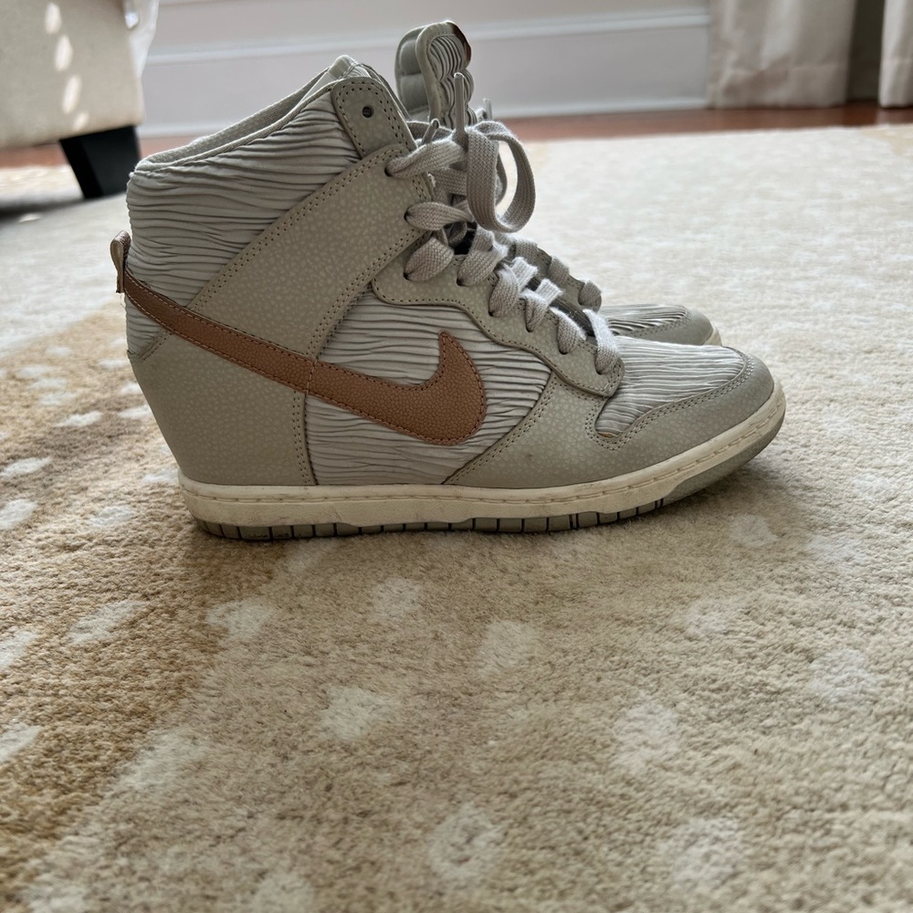 Women’s Nike Dunk Sky Hi in Rose Gold. Size 8.5